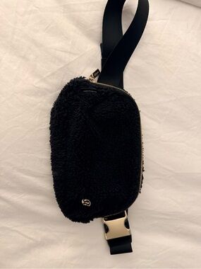 lululemon athletica Black Sherpa Crossbody Sling